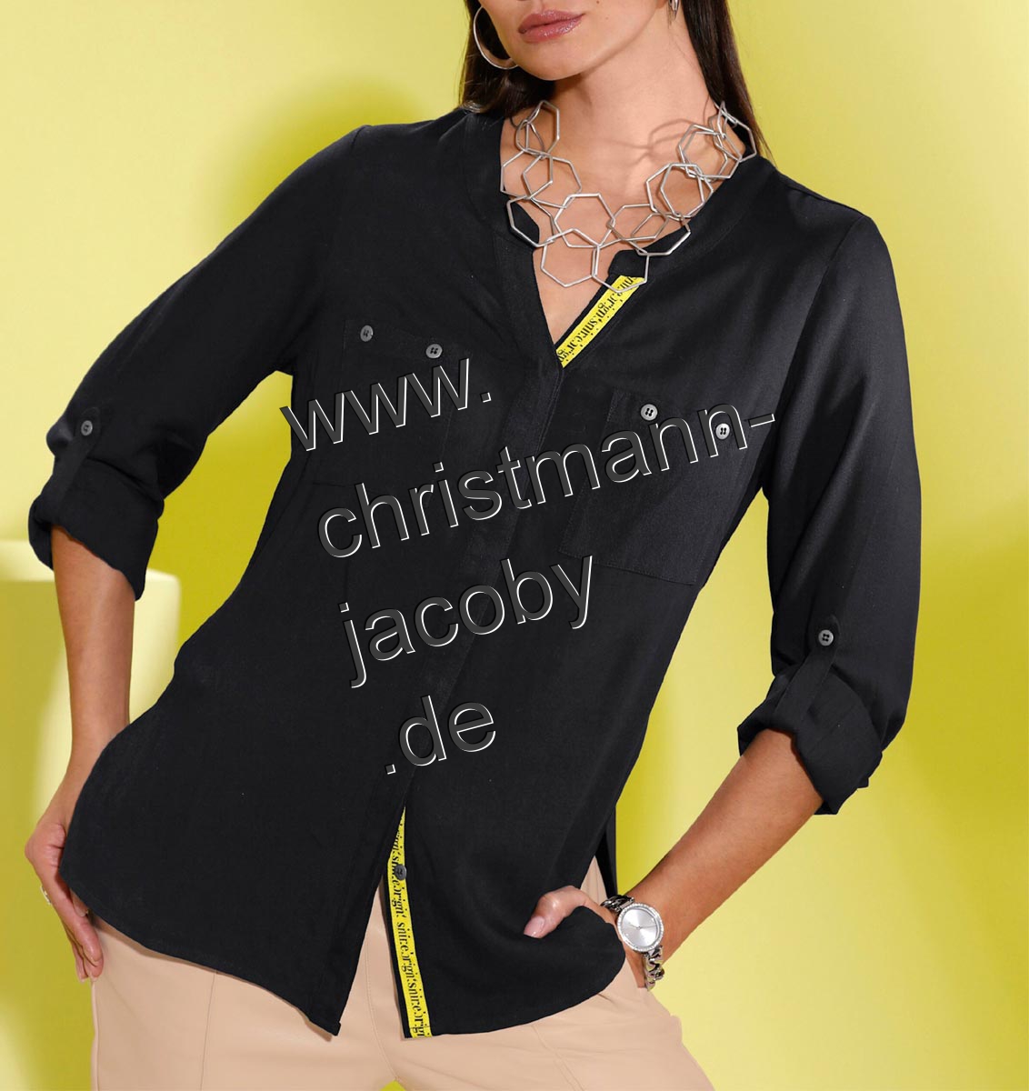 Hemdbluse  mit Schriftzug am Ripsband, schwarz