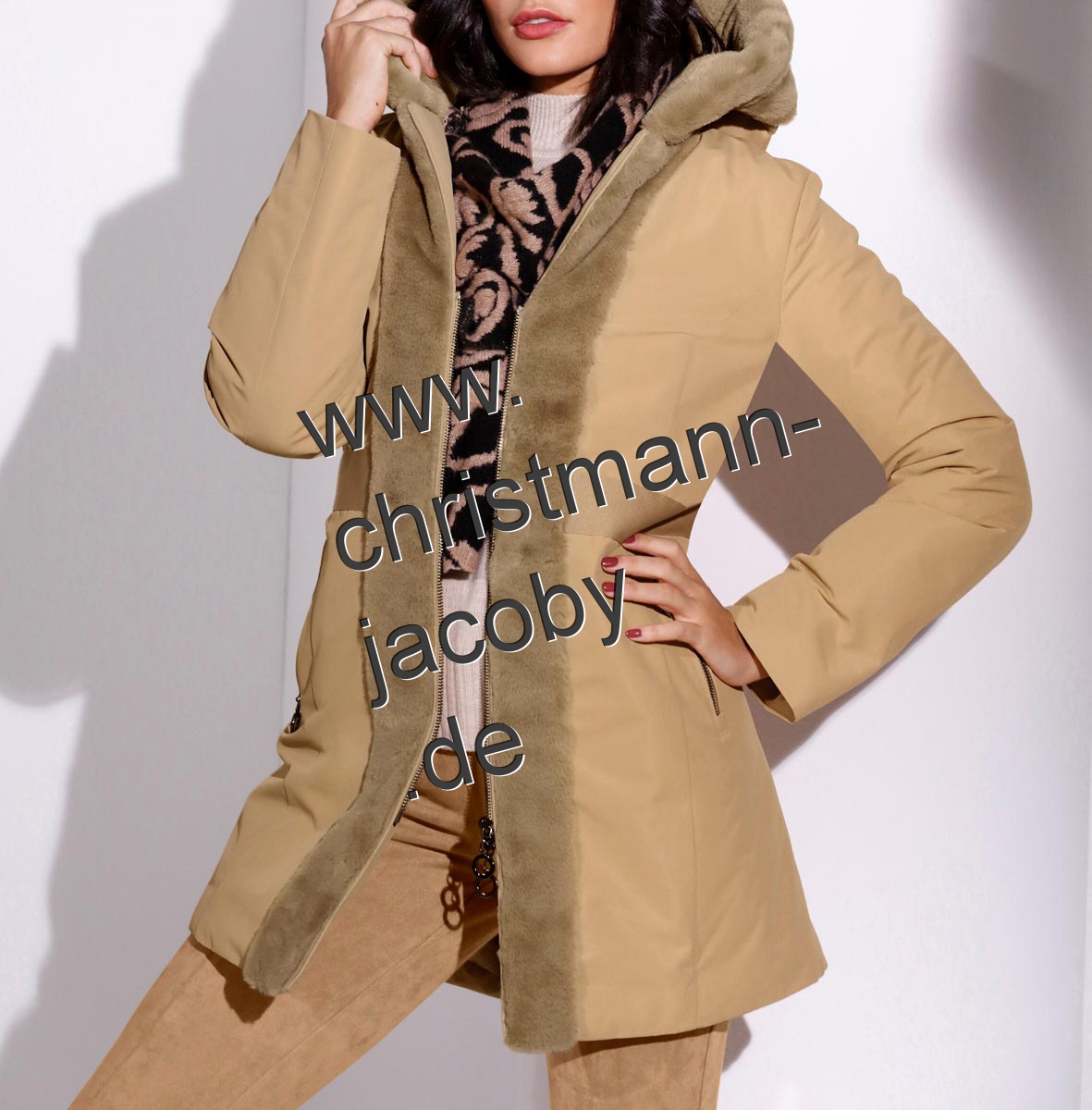 Longjacke m. Kapuze und Pelz-Imitat-Besatz, camel